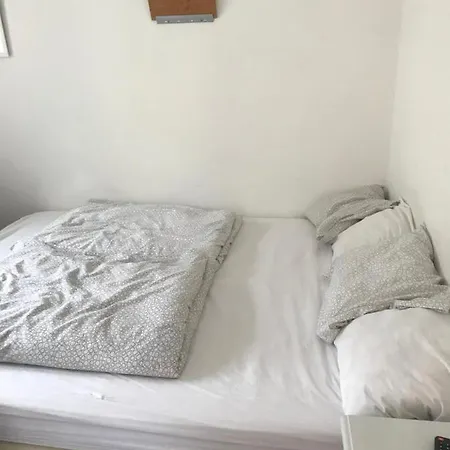 Kerti Franciaagyas Apartment *